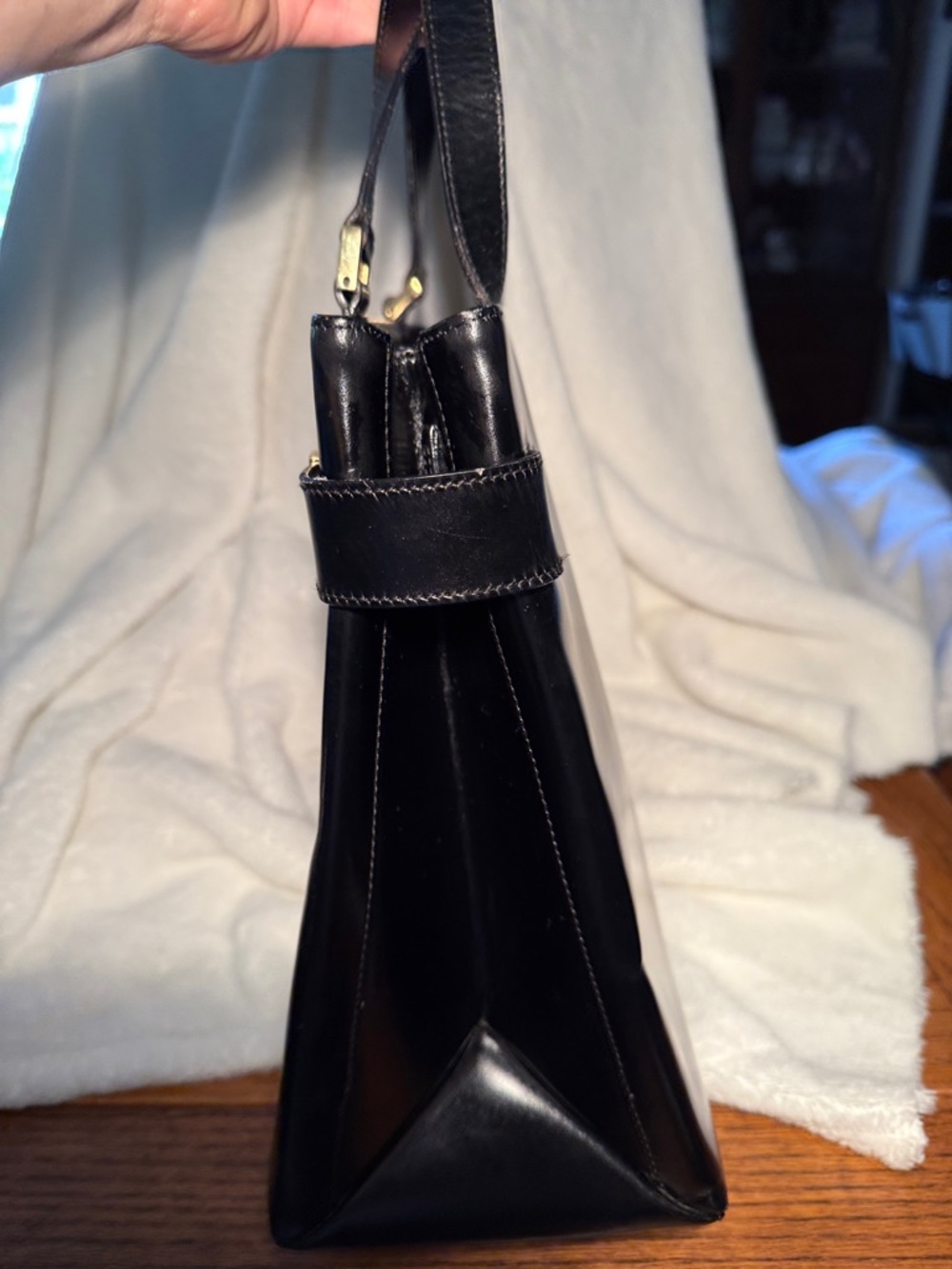 Genuine Gucci Black Leather Tote with Gold Hardware - Picture 6 of 12